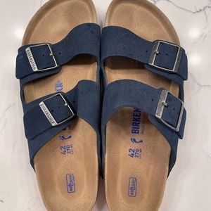 Like New Birkenstock Arizona Soft Footbed - Suede